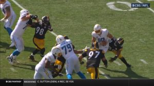 Elandon-Roberts-sack-Justin-Herbert.jpg