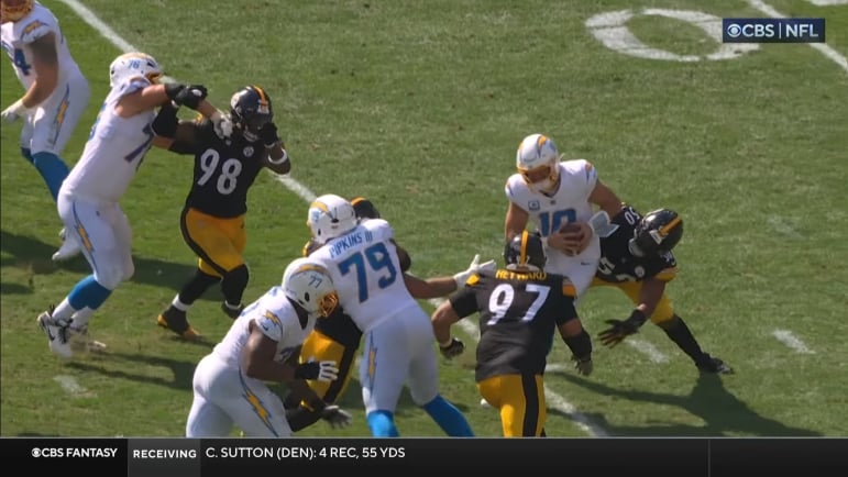 Elandon-Roberts-sack-Justin-Herbert.jpg