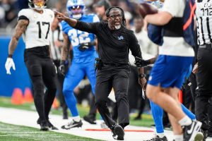 bengals-legend-outlines-why-aaron-glenn-to-jets-is-bad-idea.jpg