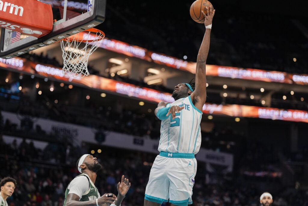 lakers-hornets-mark-williams-dalton-knecht-trade-rescinded-1024x683.jpg