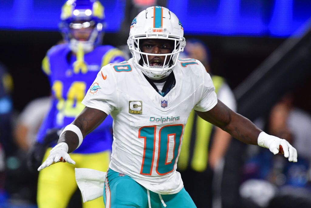 miami-dolphins-predicted-to-trade-tyreek-hill-replace-him-with-15-million-dollar-wr-2025-1024x683.jp_.jpeg