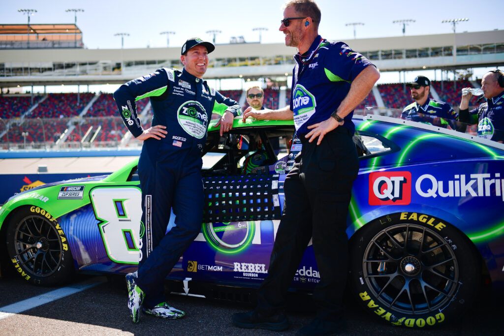 Here-it-Comes-NASCAR-Legend-Kyle-Busch-Once-Dropped-an-Iconic-Celebration-After-Stunning-2009-Las-Ve.jpeg