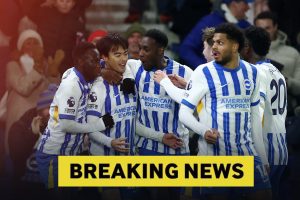 Kaoru-Mitoma-celebrates-with-his-Brighton-teammates.jpg