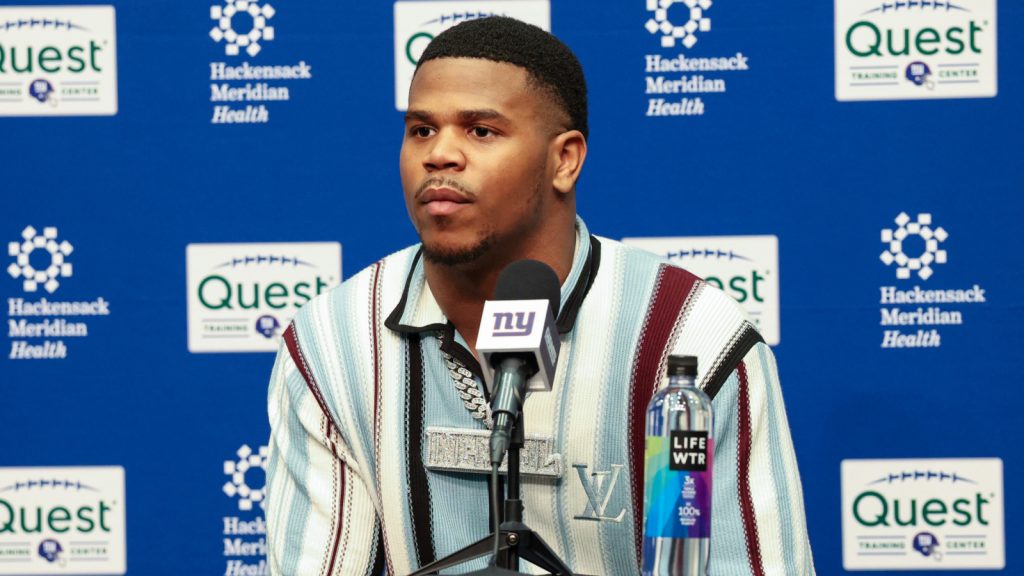 patriots-legends-rip-giants-carter-over-lawrence.jpg