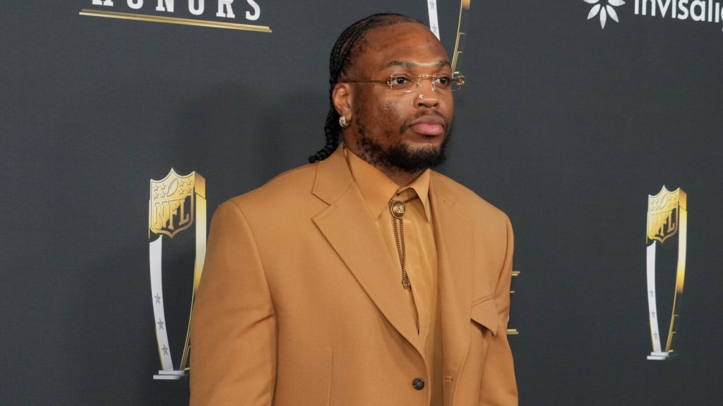 ravens-derrick-henry-agree-on-two-year-extension.jpg