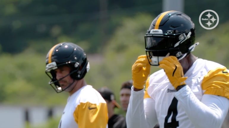 Aaron-Rodgers-DK-Metcalf.jpg