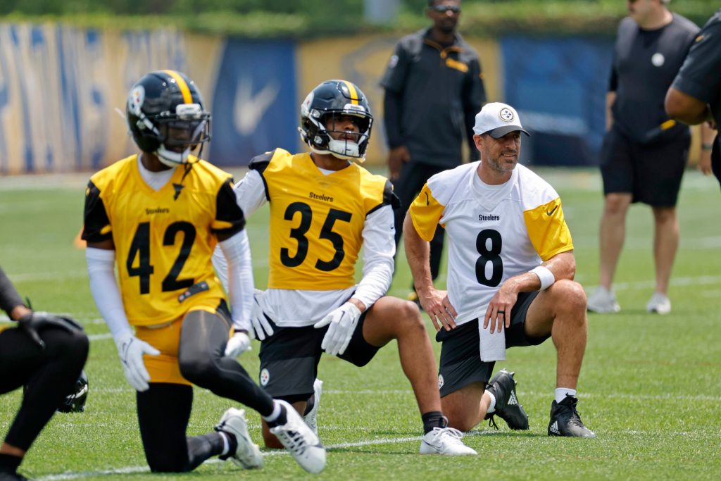 Aaron-Rodgers-Kneel-scaled.jpg