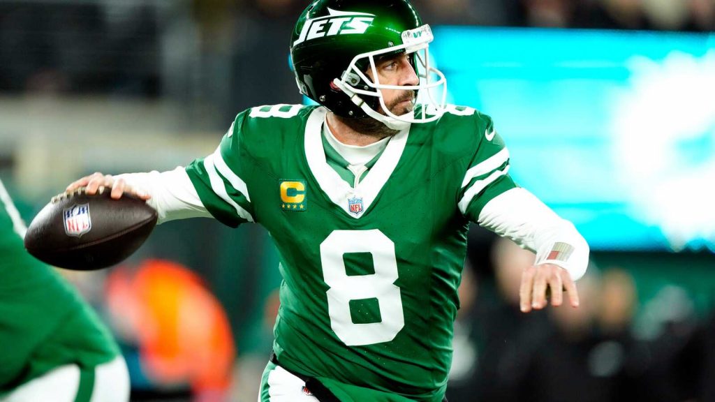 details-emerge-aaron-rodgers-contract-steelers.jpg