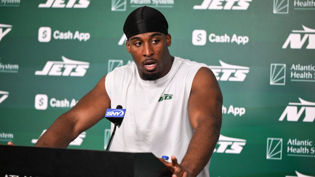 jets-breece-hall-makes-feelings-steelers-aaron.jpg