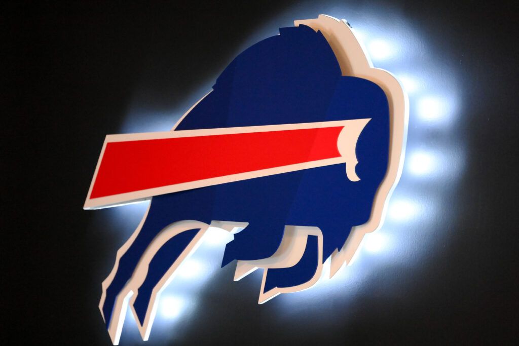 bills-projected-sign-3-time-06-12-25-1024x683.jpg