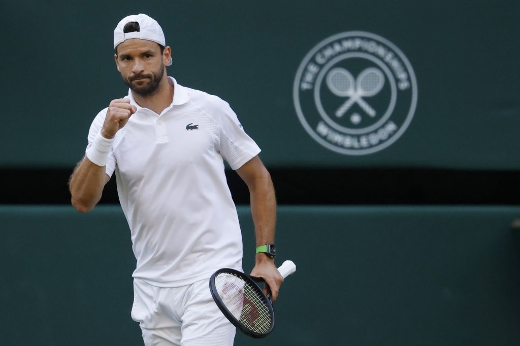 grigor-dimitrovs-coach-addresses-roof-07-09-25.jpg