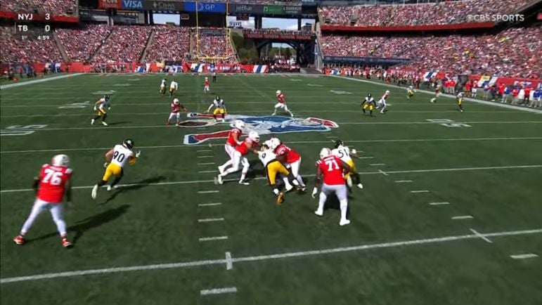 Derrick-Harmon-sack.jpg