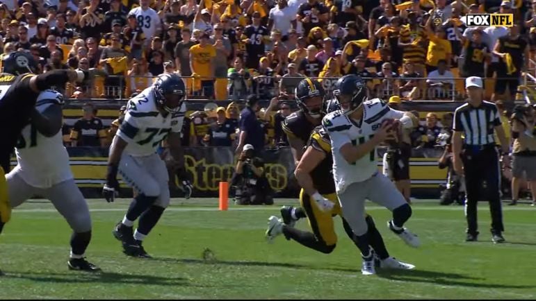 Payton-Wilson-pass-rush-hurry-Sam-Darnold.jpg