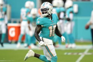 Tyreek-Hills-Dolphins-pic.jpg