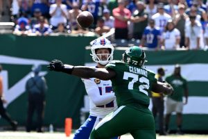 passes-ball-pressured-jets-defensive-111394549_ce707b.jpg
