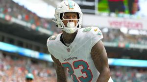 Darren-Waller-Dolphins-pic.jpg