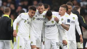 raphinha-leeds-phillips-rodrigo-liam-cooper.jpg
